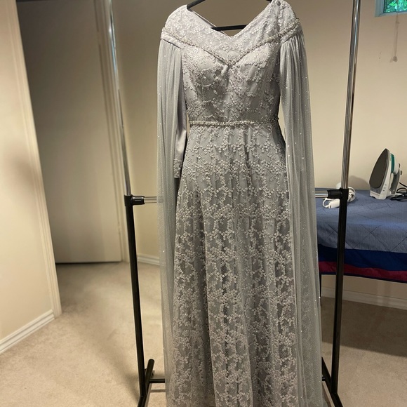 Luxury Princess dress, suitable for engagement, silver gray , size 42, worn once - Picture 6 of 9